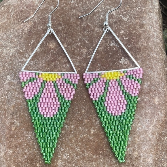 PINK and Green Daisy Triangle Beaded Earrings, New, Handmade by Me - Picture 9 of 12
